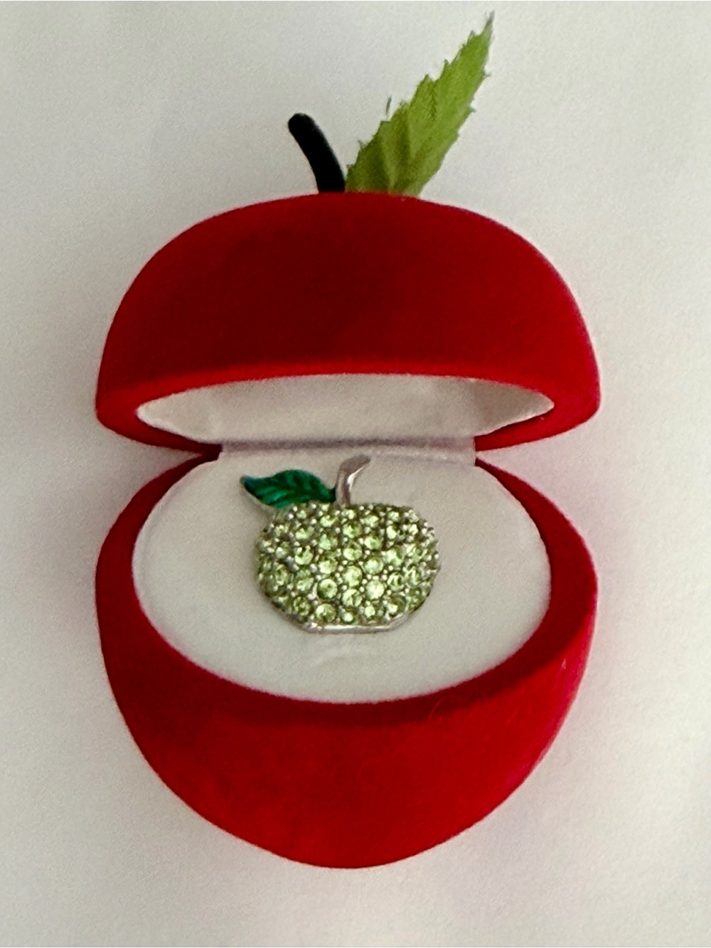 VTG Swarovski Green Crystal Apple Pin Brooch Signed w/ Orig Red Apple Box